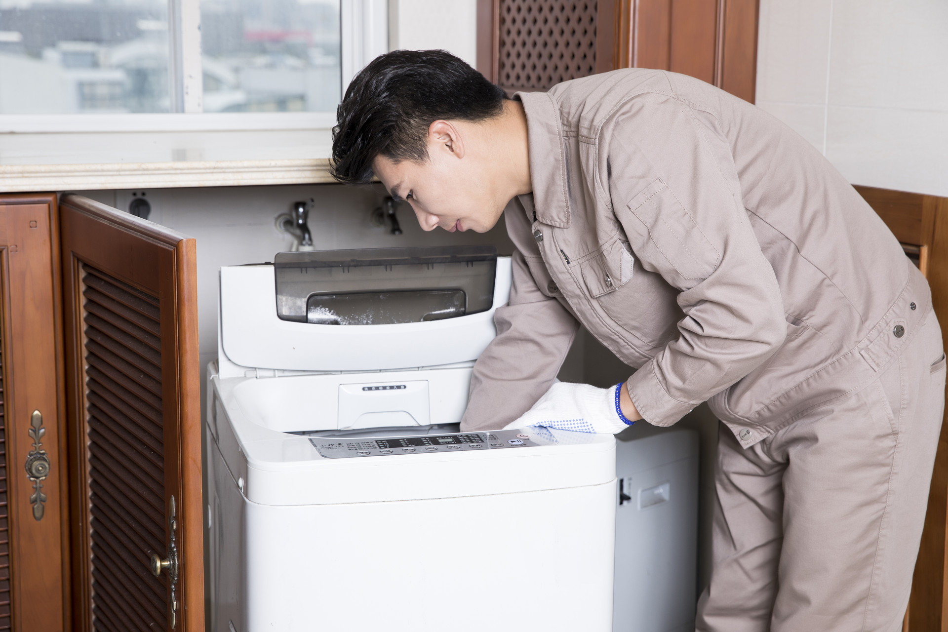 《40岁转舵：从工厂求职失意到家政技术新蓝海》