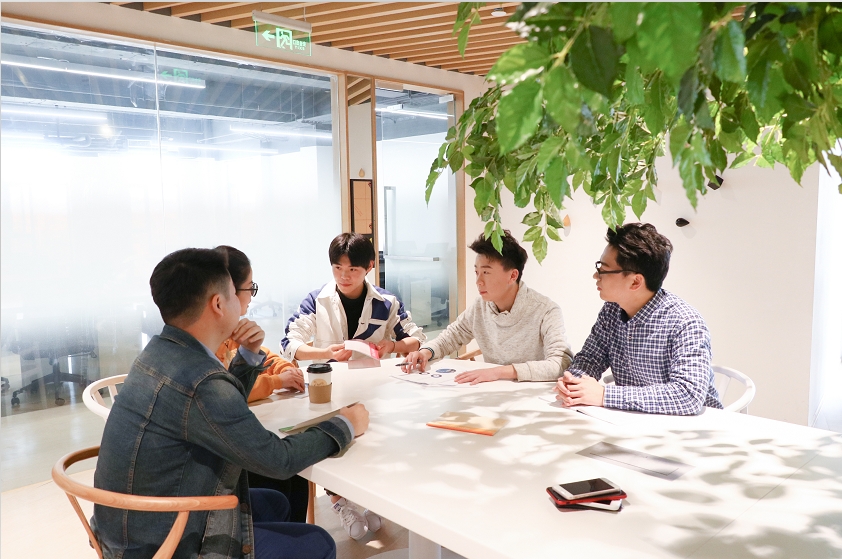 《从投资失败负债百万到家政业崛起：他如何年赚80万的逆袭之路》