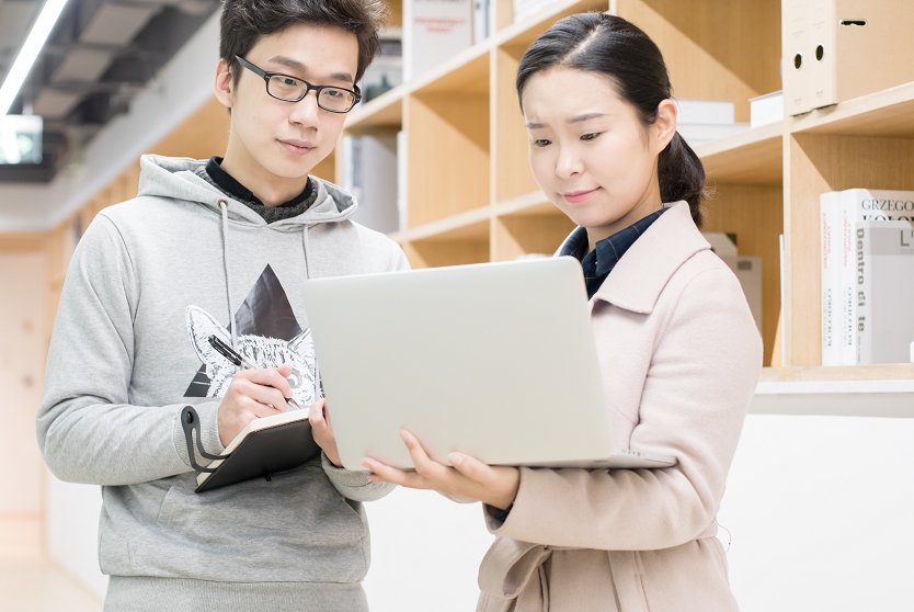 《跨越阶层的奋斗：从工厂工人到家政公司创始人的华丽转身》