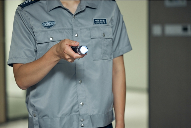 《被人欺负的保安是如何抓住一次家政机会,家政创业成功!》