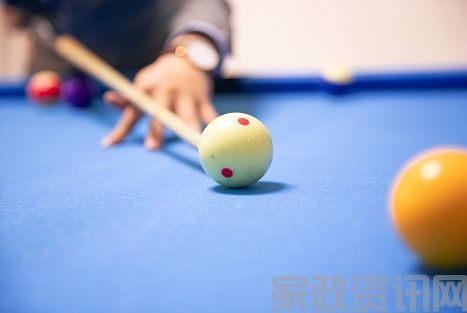 从台球助教到家政资讯网代理：微信朋友圈的华丽转身，年入十万的逆袭之路