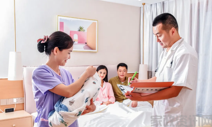 ‌家政培训考证公司违规办学：高额赔偿金与三倍培训费赔偿的警醒‌