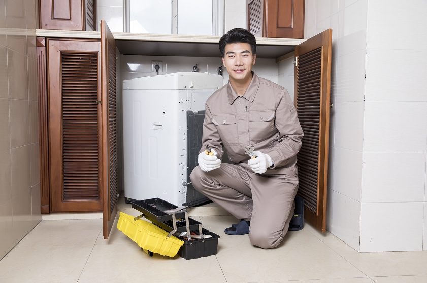 《大学毕业就业难？看这位青年如何抓住机遇成为年入50万的霸道总裁》